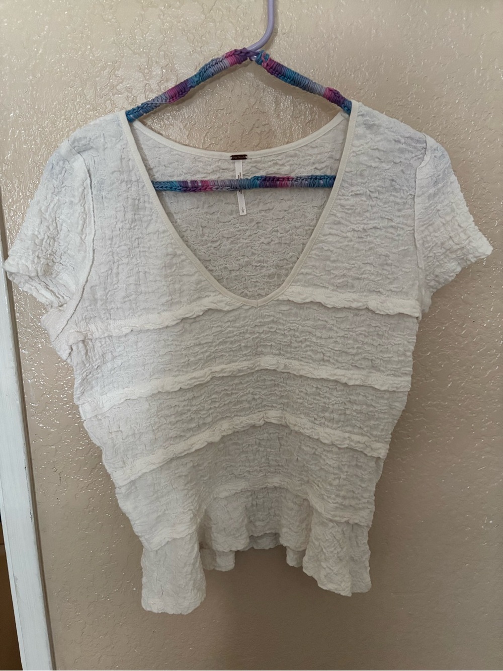 Free People White Textured V-Neck Short Sleeve Top